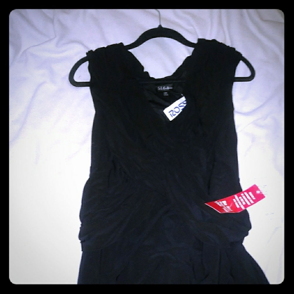 Black sleeveless dress